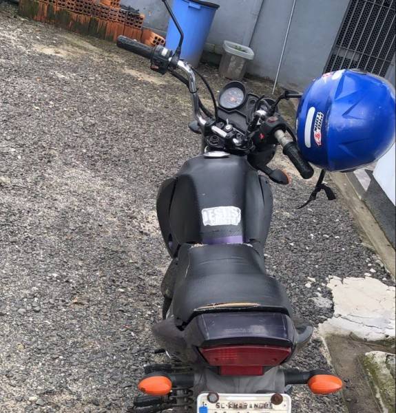 PM de Araranguá prende mulher após furto em restaurante e recupera motocicleta — foto 1