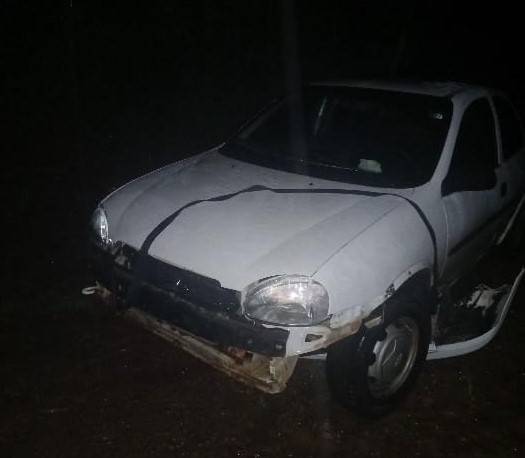 Carro é arrastado por correnteza em Praia Grande — foto 1