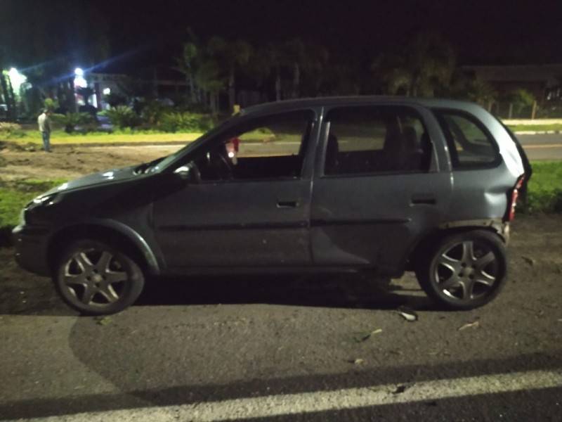 Caminhão tomba na marginal da BR-101 em São João do Sul — foto 1