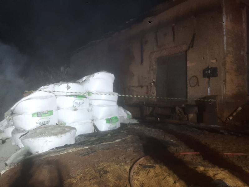 Galpão é destruído por incêndio em São João do Sul — foto 2