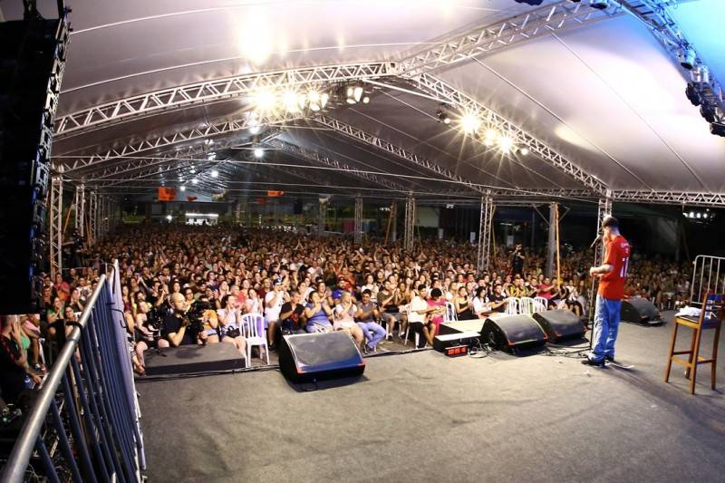 Em show de Gio Lisboa, milhares de pessoas celebram os 27 anos do Criciúma Shopping — foto 2