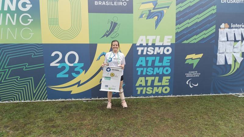 Paratleta conquista medalhas de ouro e prata no meeting de atletismo — foto 1