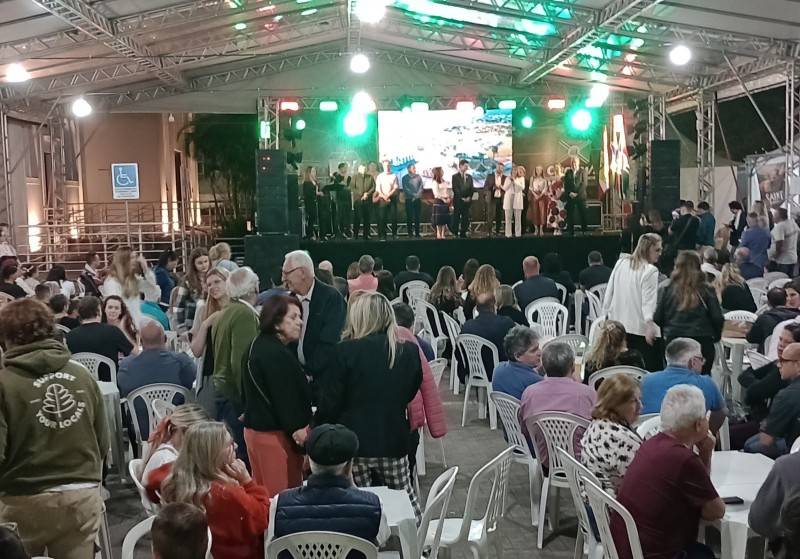 Quermesse de Criciúma recebeu mais de 25 mil visitantes na Praça Nereu Ramos — foto 1