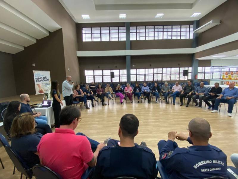 Governo de Içara lança a campanha ‘Quer Ajudar? Não Dê Esmola’ — foto 2