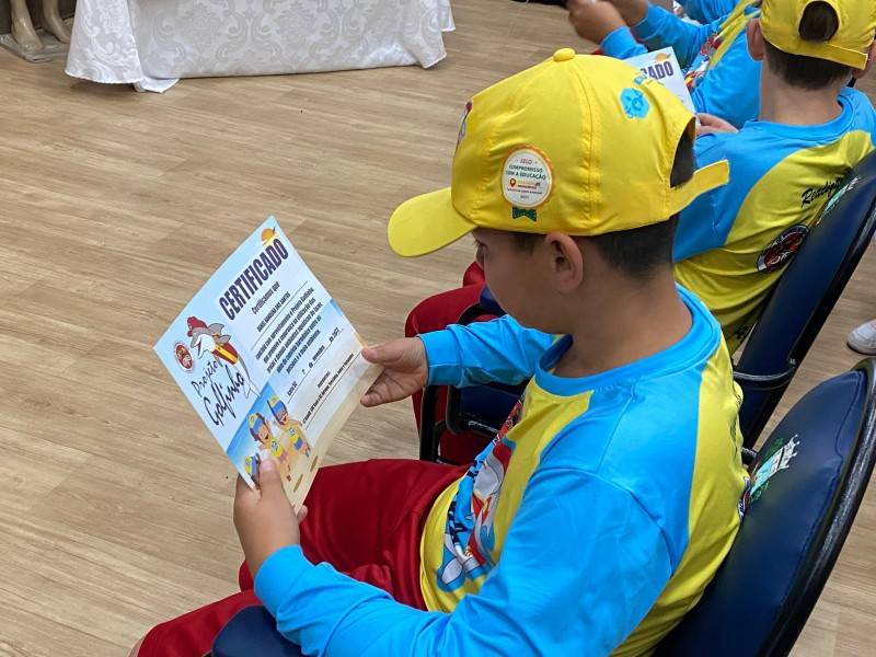 Com o Corpo de Bombeiros, Içara forma 160 alunos no Projeto Golfinho — foto 1