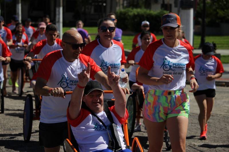Alunos da Apae vivem experiência de uma corrida de rua em Cocal do Sul — foto 1