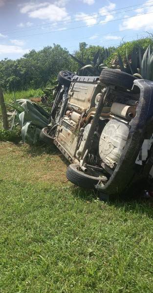 Carro com cinco ocupantes capota na rodovia Genésio Mazon, em Urussanga — foto 3