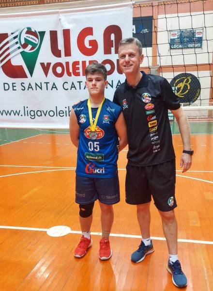 Com o melhor líbero da competição, vôlei de Forquilhinha é vice-campeão da Série Ouro da Liga de SC — foto 3
