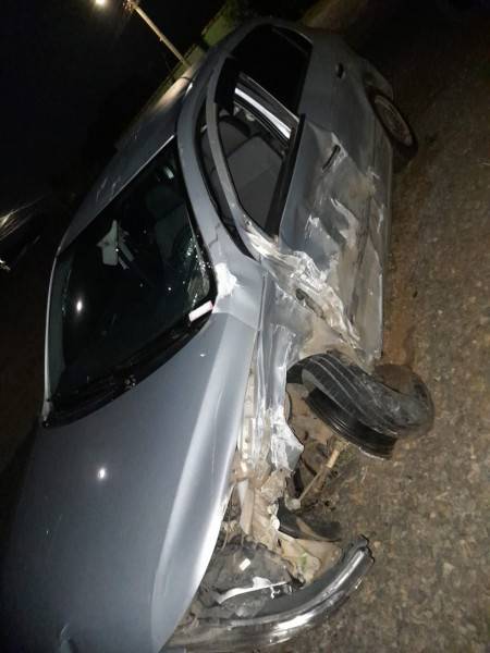 Motorista embriagado ultrapassa em lugar proibido e colide frontalmente contra carro de Morro Grande na SC-390 — foto 1