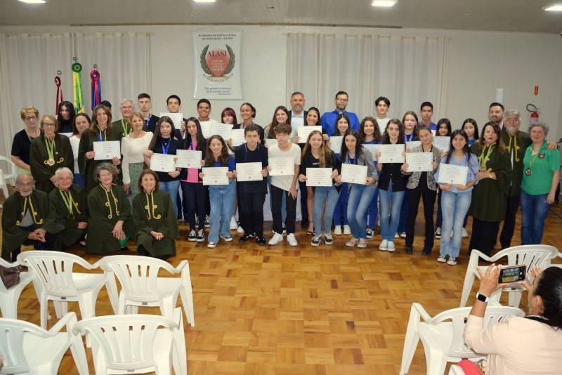 Academia de Letras e Artes de Siderópolis premia vencedores de concurso literário — foto 2