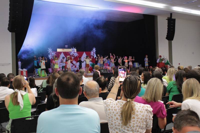 Espetáculo de Natal é apresentado por alunos do Colégio Satc Turvo — foto 7