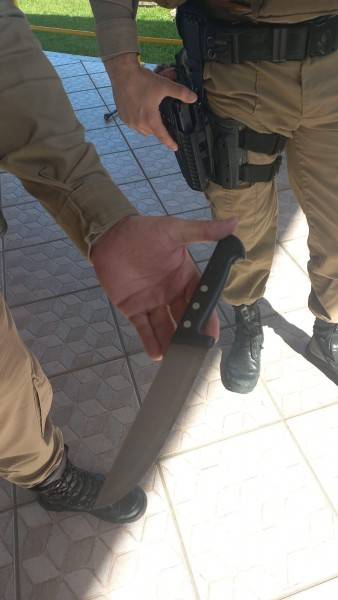 Homem ameaça passageiros de ônibus com faca e acaba detido em Criciúma — foto 2