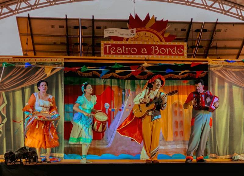 Teatro a Bordo chega a Capivari de Baixo com sua Caixola Brincante para celebrar a cultura do brinca — foto 2