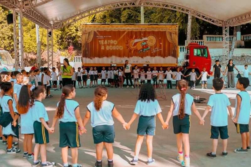 Teatro a Bordo chega a Capivari de Baixo com sua Caixola Brincante para celebrar a cultura do brinca — foto 5