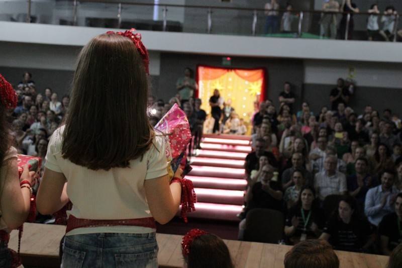 Música, dança e emoção fizeram parte da noite de Natal do Infantil Satc — foto 2