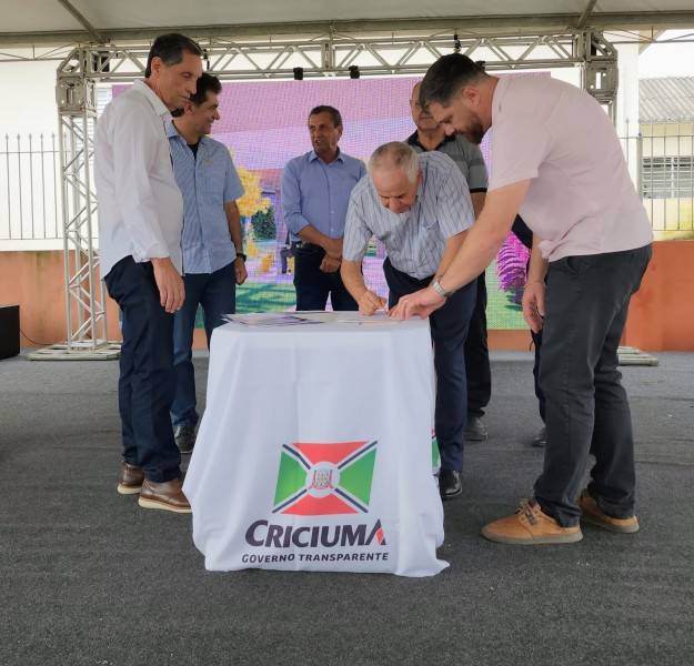 Governo de Criciúma oficializa transferência de área pública ao Asilo São Vicente de Paulo — foto 1