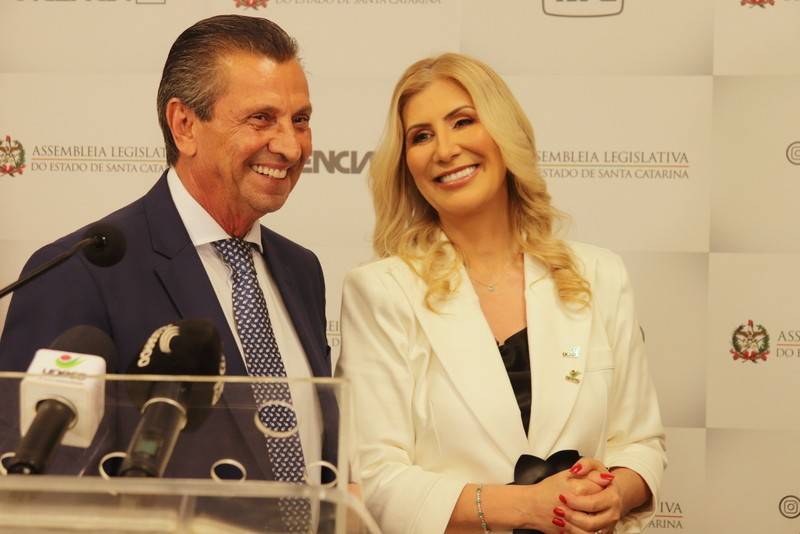 Reitora da Unesc recebe honraria de Cidadã Catarinense em cerimônia prestigiada na Alesc — foto 2