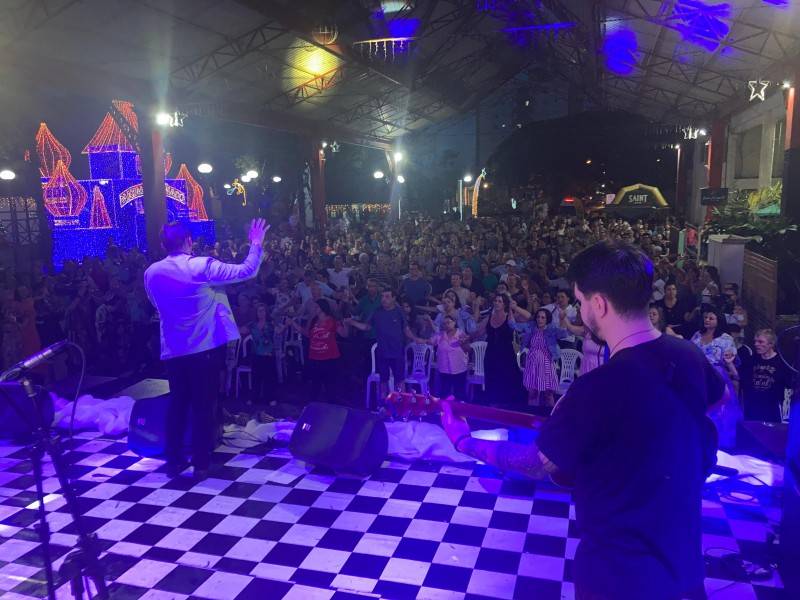 Mais de 3 mil pessoas acompanham chegada do Papai Noel em Forquilhinha — foto 2