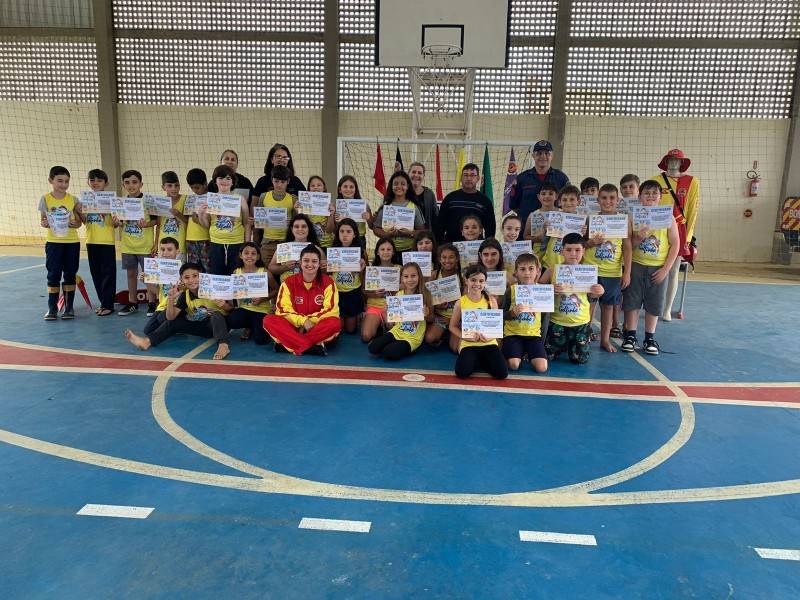Projeto Golfinho forma mais de 90 crianças em São João do Sul — foto 2