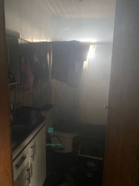 Incêndio confinado destrói móveis de apartamento em Araranguá — foto 2