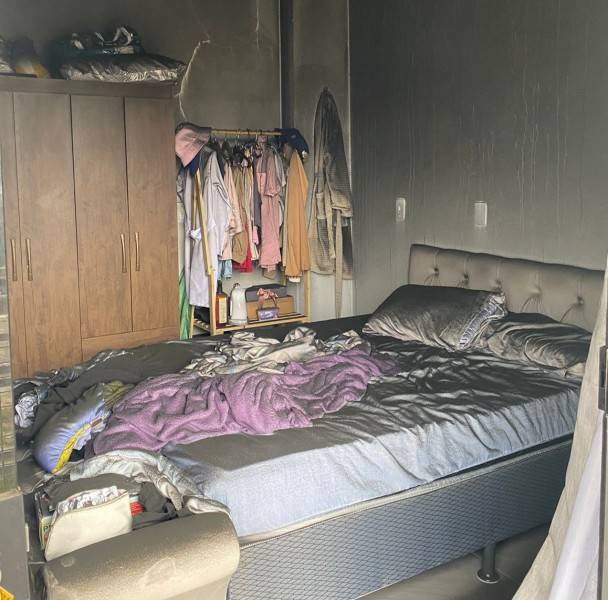 Incêndio confinado destrói móveis de apartamento em Araranguá — foto 3