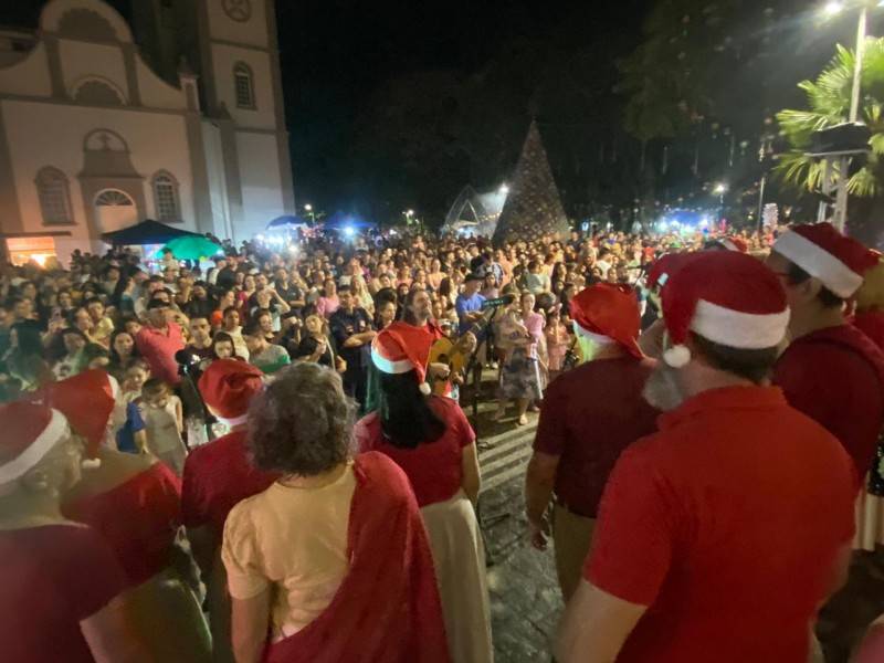 Içara celebra início do Natal Encantado com a chegada do Papai Noel — foto 9