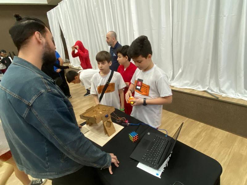 Alunos do curso de robótica do Içara Mais Tec expõem trabalhos em feira — foto 1