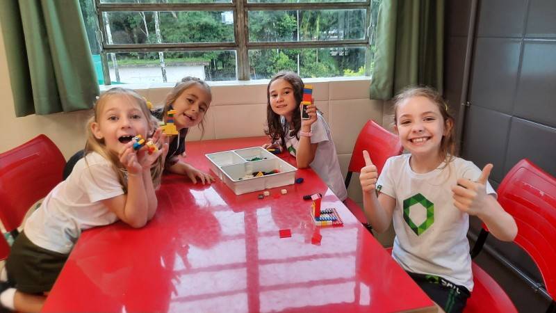 Colégio Satc: ensino de Tecnologias Aplicadas incentiva aplicação de ideias dos alunos — foto 1
