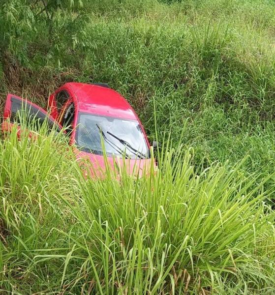Jovens ficam feridas após saída de pista em Urussanga — foto 1
