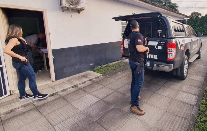 Com objetivo de combater o tráfico de drogas, Polícia Civil prende duas jovens em Siderópolis — foto 1