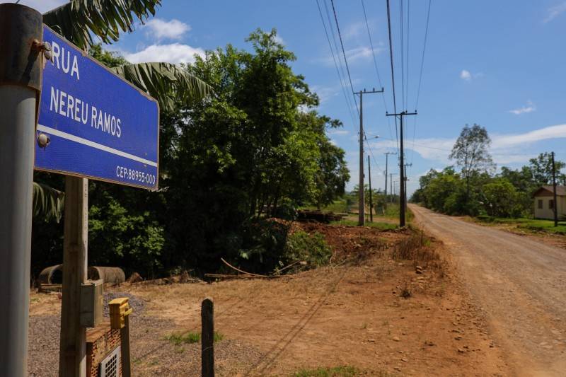 Governador entrega ordem de serviço para pavimentação da SC-108 entre Jacinto Machado e Praia Grande — foto 1