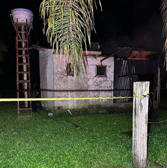 Turvo: morador sofre queimaduras na mão durante incêndio em casa — foto 1