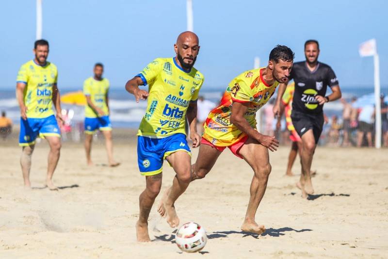 Equipes Massiroli e Ajax vencem no primeiro dia de Praião — foto 1