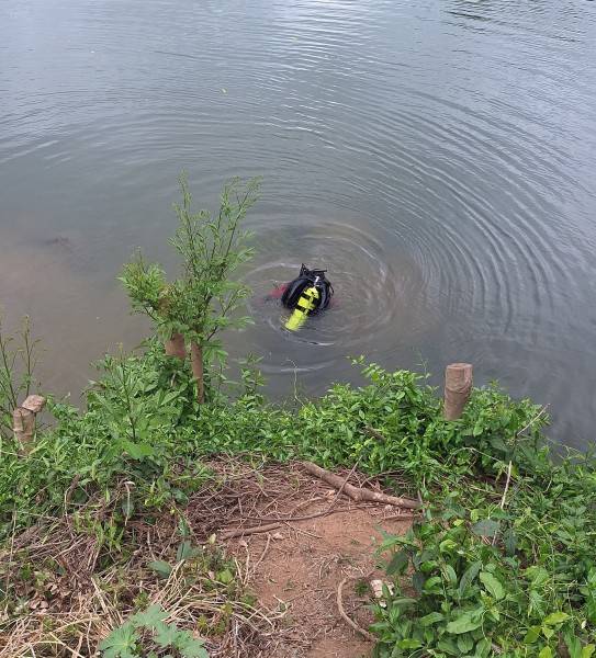 Motorista morre após cair com carro em rio de Araranguá — foto 1