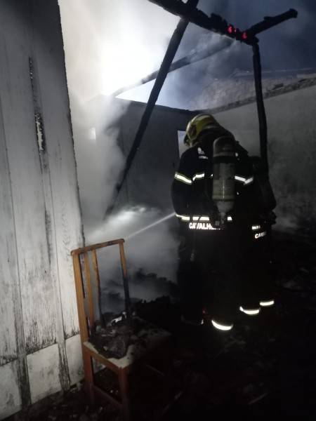 Incêndio destrói casa em Siderópolis — foto 1