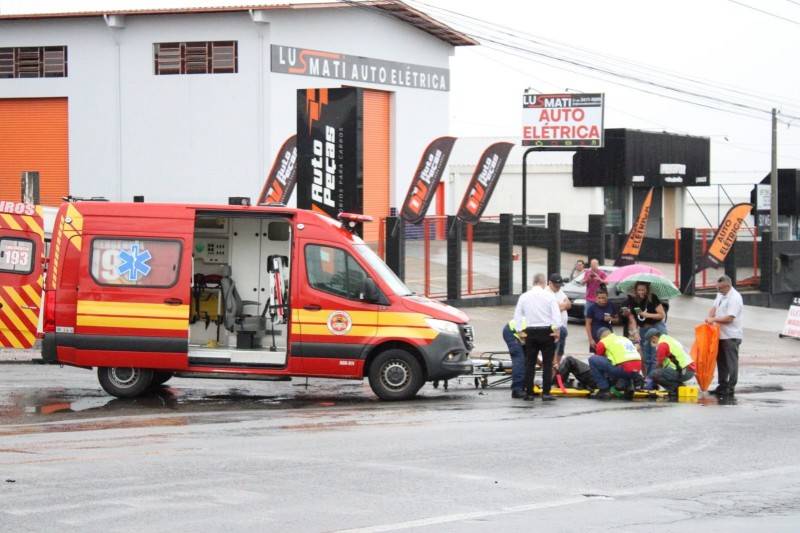 Colisão na avenida Luiz Lazzarin deixa motociclista ferido — foto 1