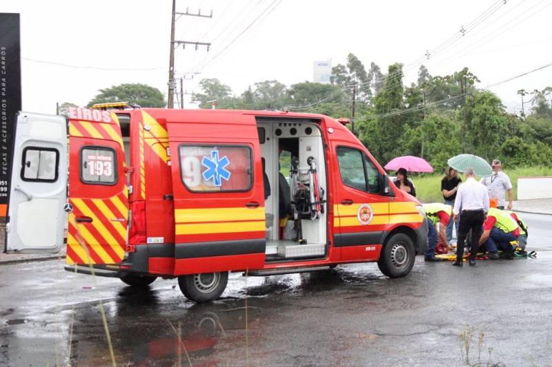 Colisão na avenida Luiz Lazzarin deixa motociclista ferido — foto 2