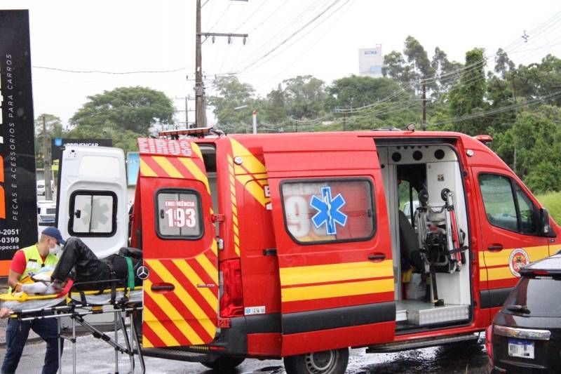 Colisão na avenida Luiz Lazzarin deixa motociclista ferido — foto 6
