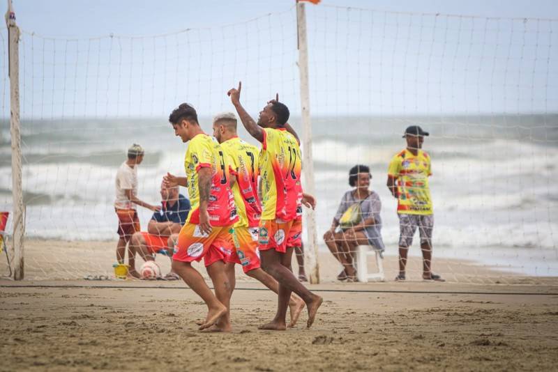 Construtora Massiroli e Praia vencem nos jogos do Praião deste sábado — foto 1