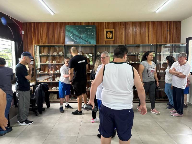 Alunos da Apae Cocal do Sul exploram o universo em passeio ao Parque Astronômico Albert Einstein — foto 1