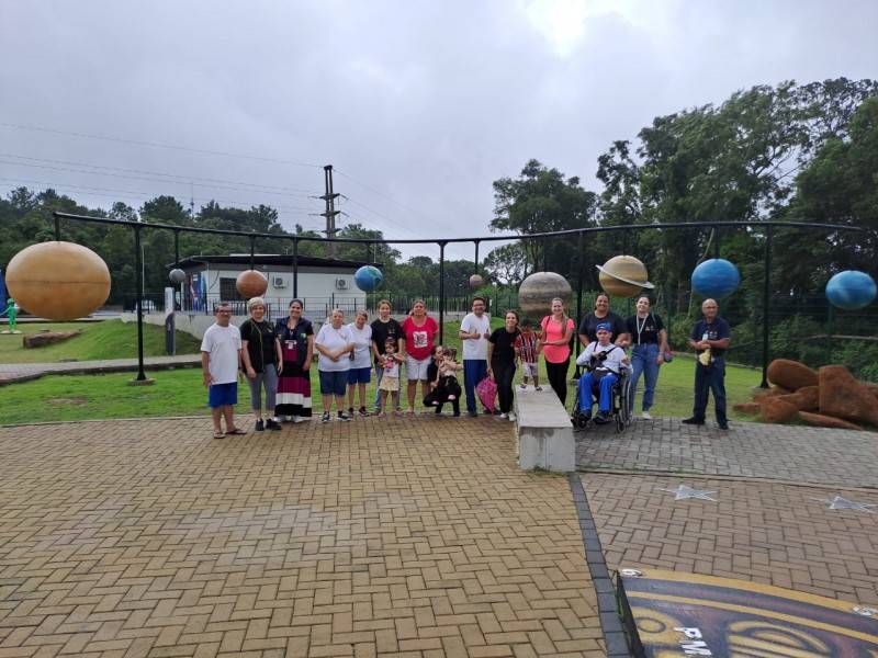 Alunos da Apae Cocal do Sul exploram o universo em passeio ao Parque Astronômico Albert Einstein — foto 9