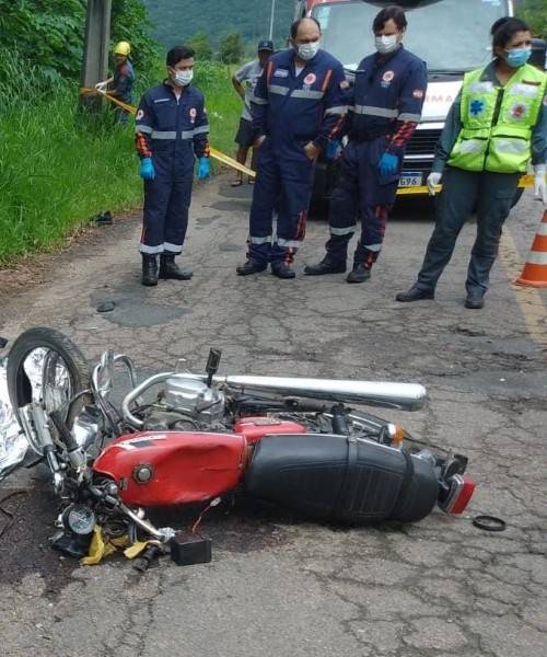 Dois motociclistas morrem após grave acidente em Tubarão — foto 1