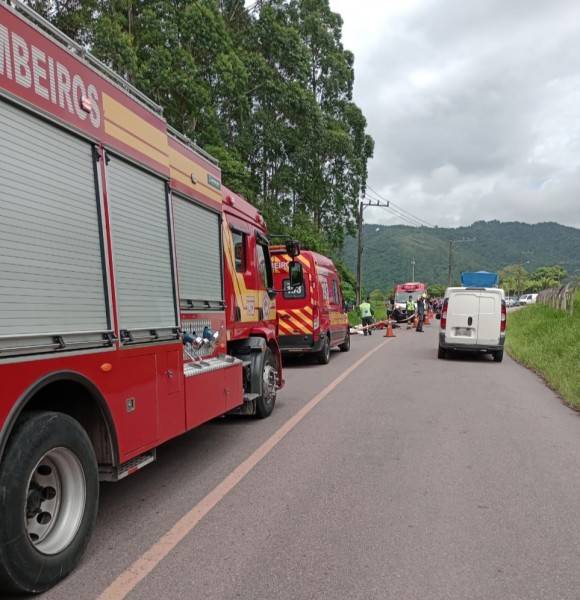 Dois motociclistas morrem após grave acidente em Tubarão — foto 3