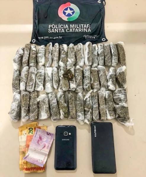 Adolescente é apreendido duas vezes em menos de 24 horas com drogas em Tubarão — foto 1