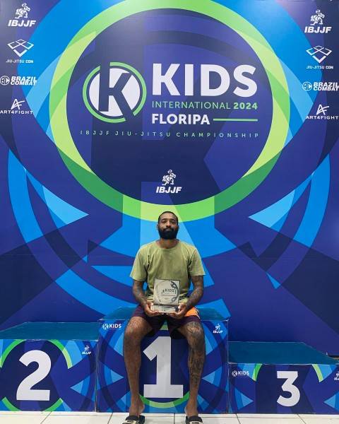 Projeto Amigos da Esperança conquista segundo lugar em Campeonato Internacional de jiu-jitsu — foto 1