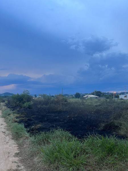 Bombeiros Voluntários combatem incêndio em vegetação em Jaguaruna — foto 1