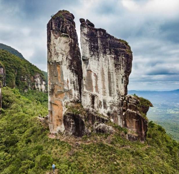 Recordista mundial de Highline encara desafio no pico dos Dois Dedos, em Treviso — foto 2