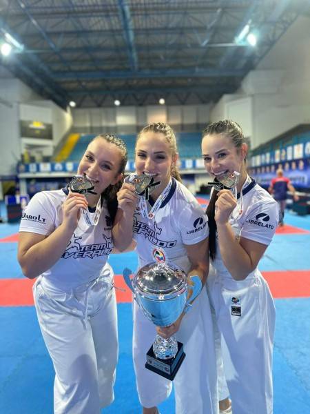 Karatê de Içara conquista a medalha de prata na Liga Mundial — foto 1