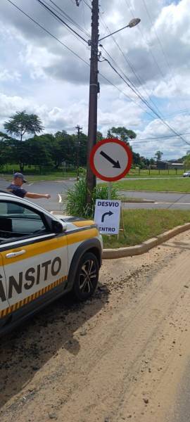 Avenida Luiz Lazzarin: novo desvio é sinalizado visando descongestionar trânsito — foto 1