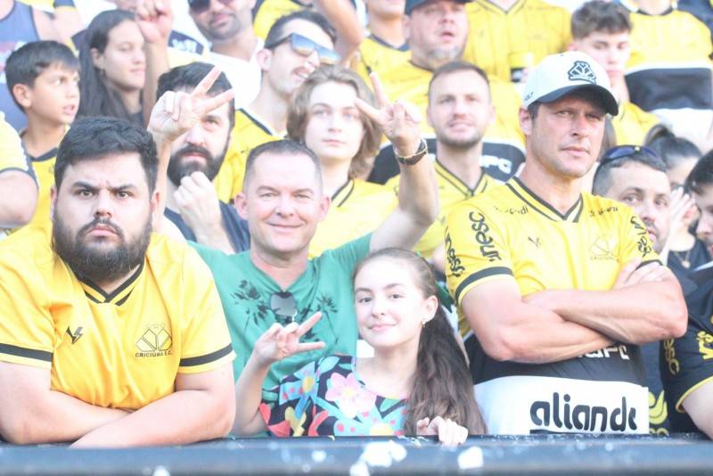 Torcida comparece no Majestoso e vibra com a vitória do Criciúma contra Chapecoense — foto 2
